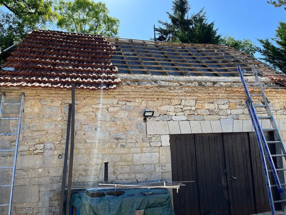 Dépose complète d'une ancienne couverture avant rénovation