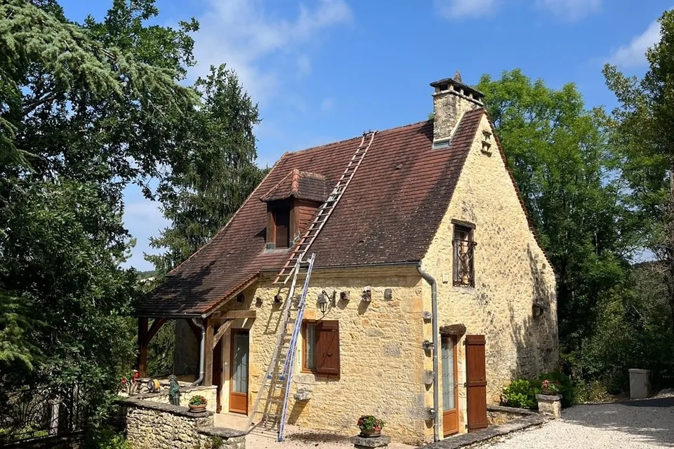 Maison en pierre avec toiture reprise à neuf dans le Brabant