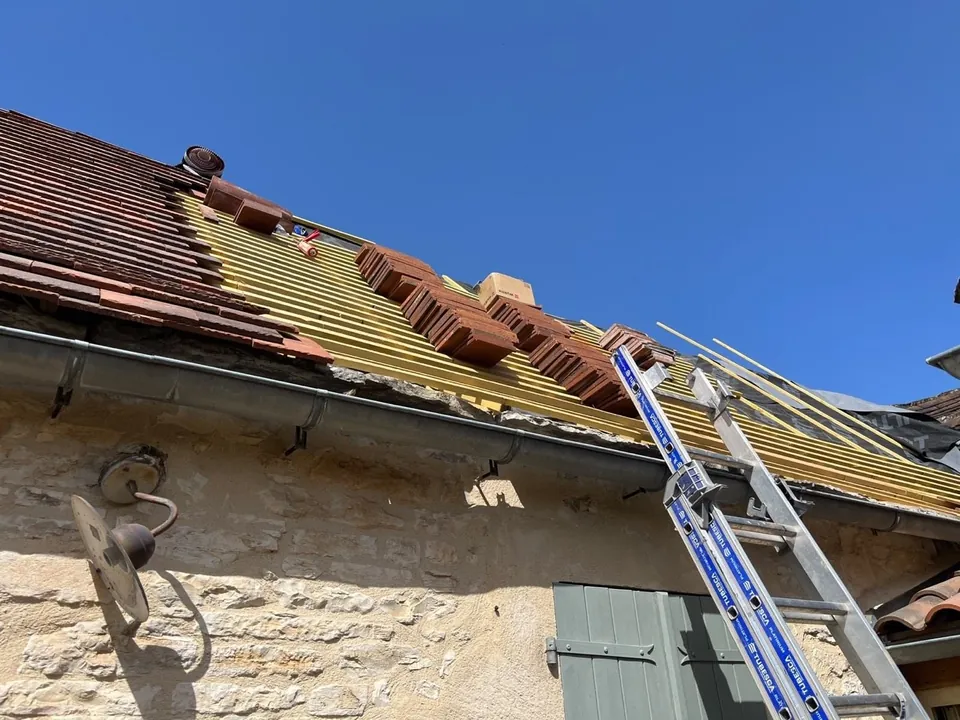 Réparation de liteaux et de couverture après une infiltration